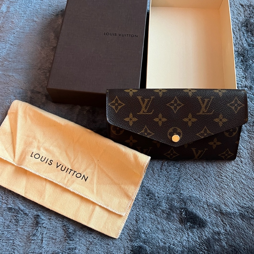LV Sarah wallet
